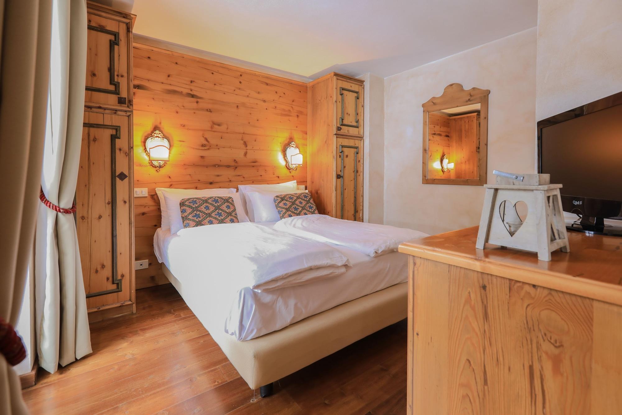 Hotel Perla 마돈나 디 캄필리오 외부 사진