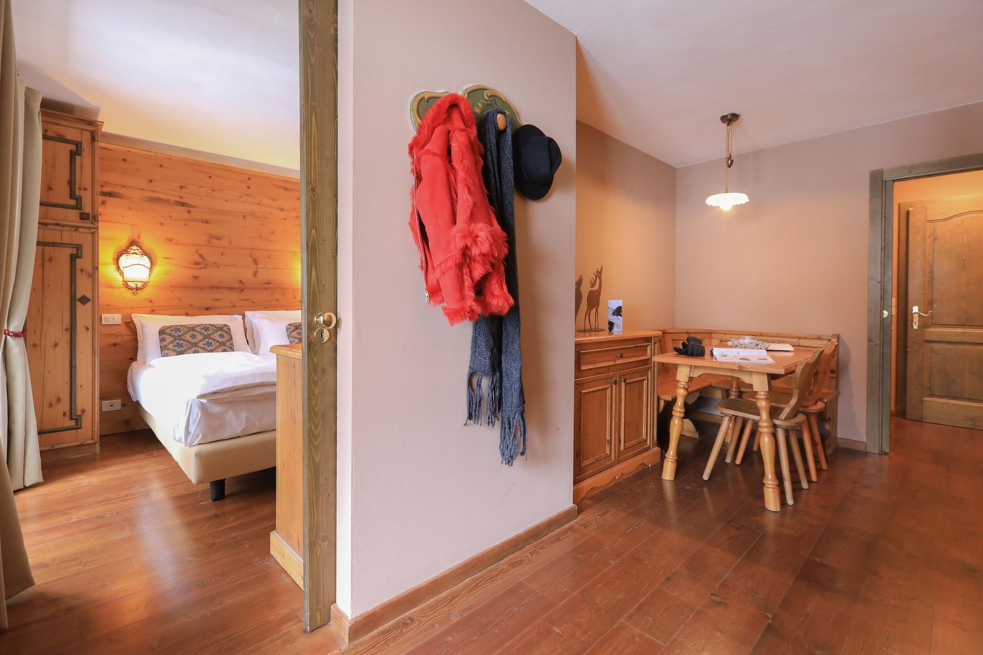 Hotel Perla 마돈나 디 캄필리오 외부 사진