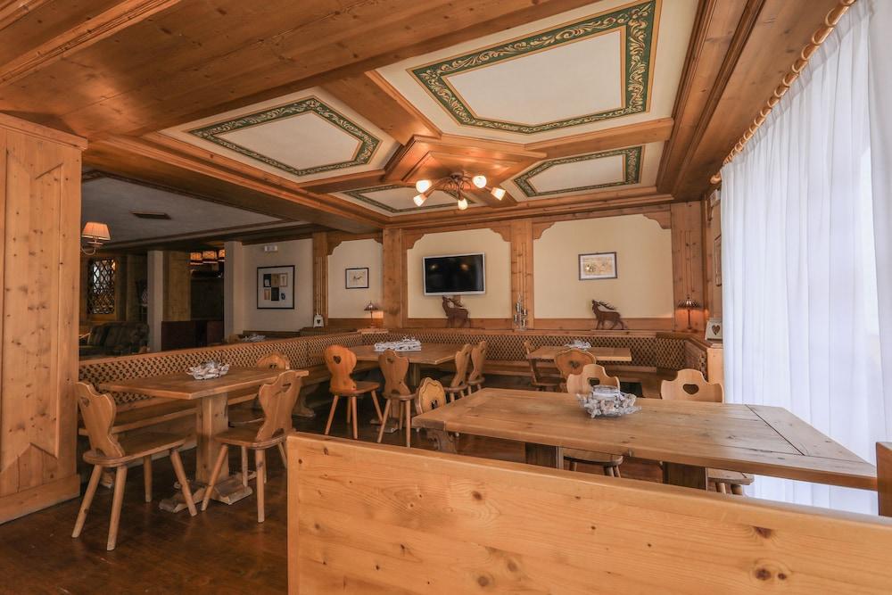 Hotel Perla 마돈나 디 캄필리오 외부 사진
