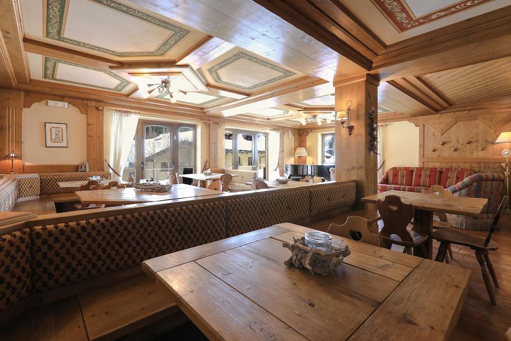 Hotel Perla 마돈나 디 캄필리오 외부 사진