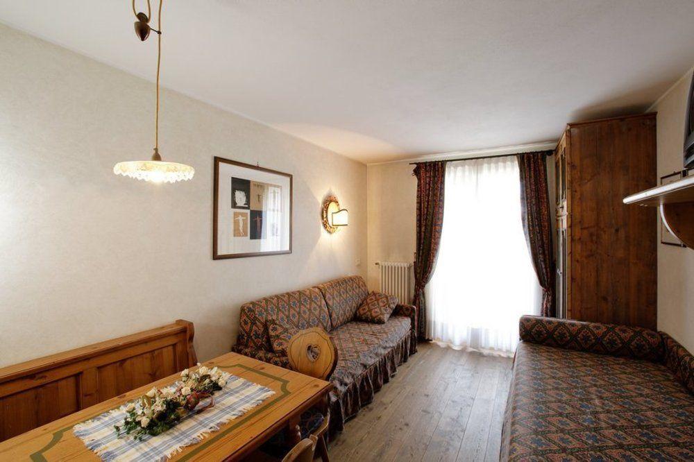 Hotel Perla 마돈나 디 캄필리오 외부 사진