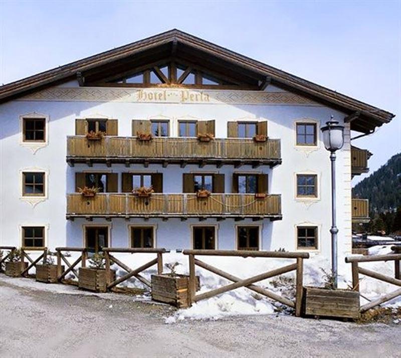 Hotel Perla 마돈나 디 캄필리오 외부 사진