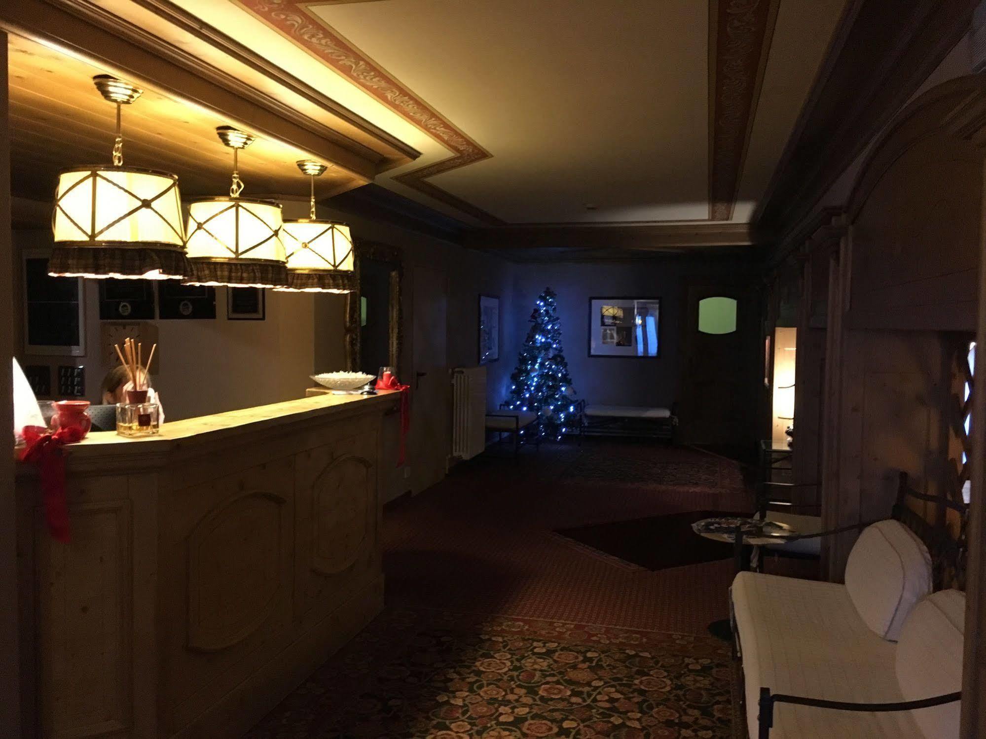 Hotel Perla 마돈나 디 캄필리오 외부 사진