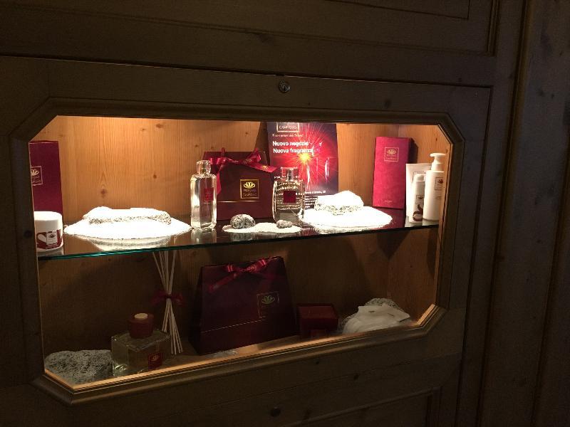 Hotel Perla 마돈나 디 캄필리오 외부 사진