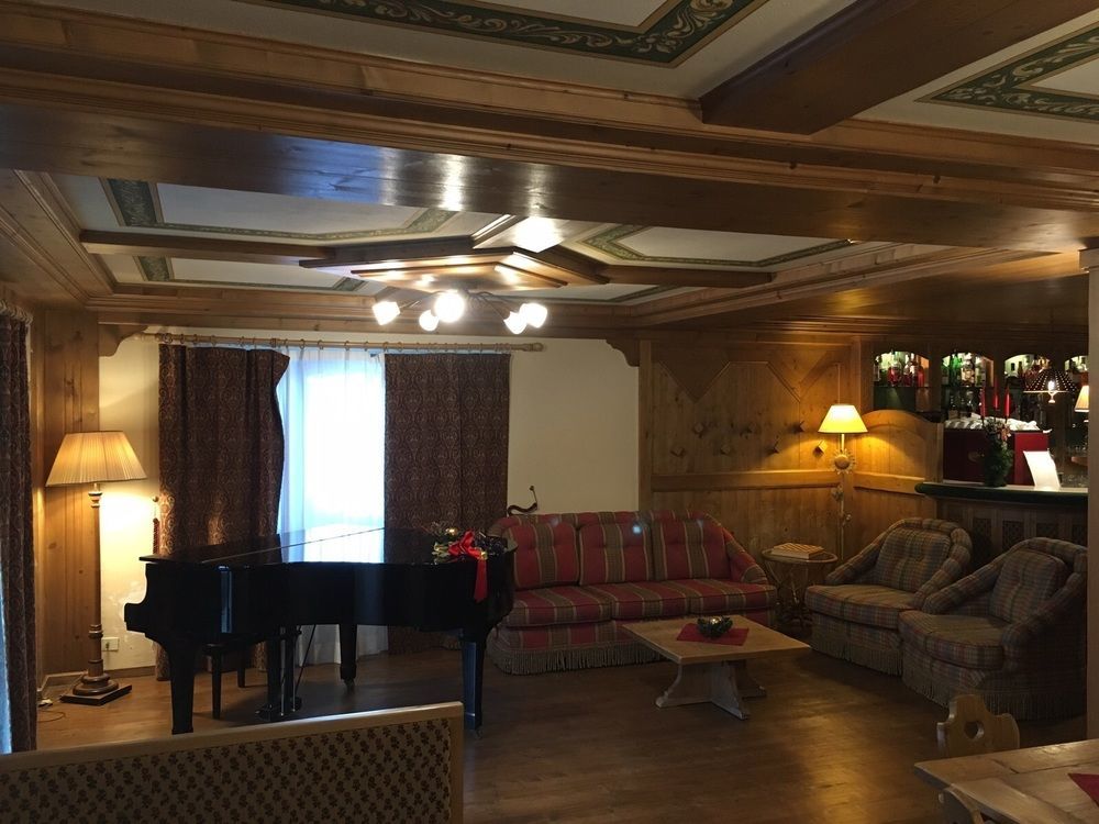 Hotel Perla 마돈나 디 캄필리오 외부 사진