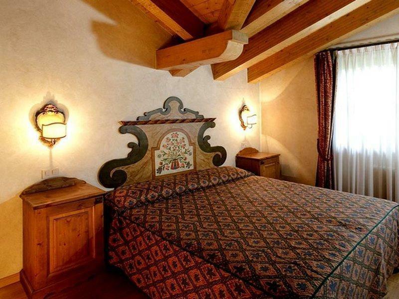 Hotel Perla 마돈나 디 캄필리오 외부 사진