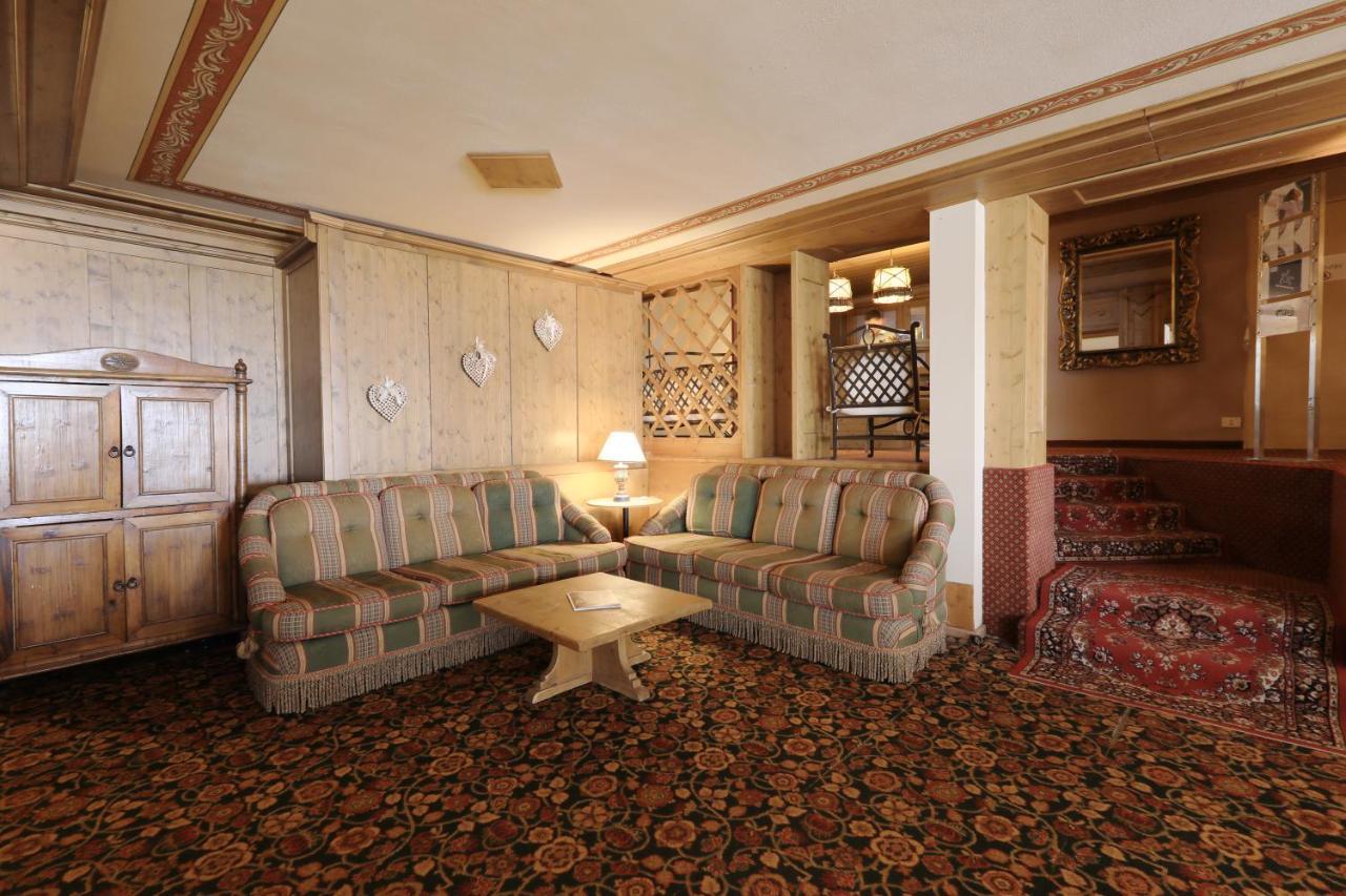 Hotel Perla 마돈나 디 캄필리오 외부 사진